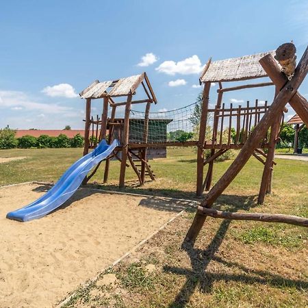 Apartmany Karmon Park Veľký Meder 外观 照片