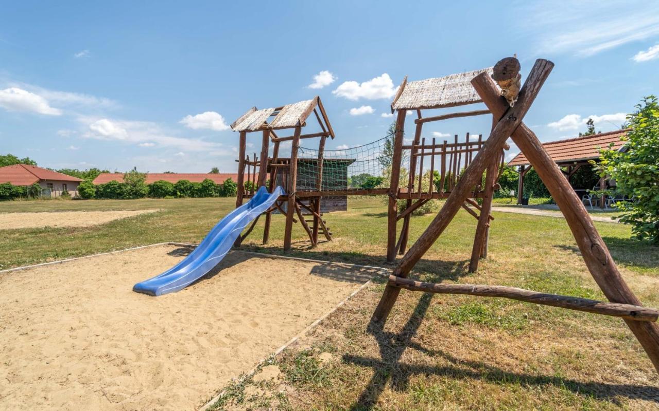 Apartmany Karmon Park Veľký Meder 外观 照片