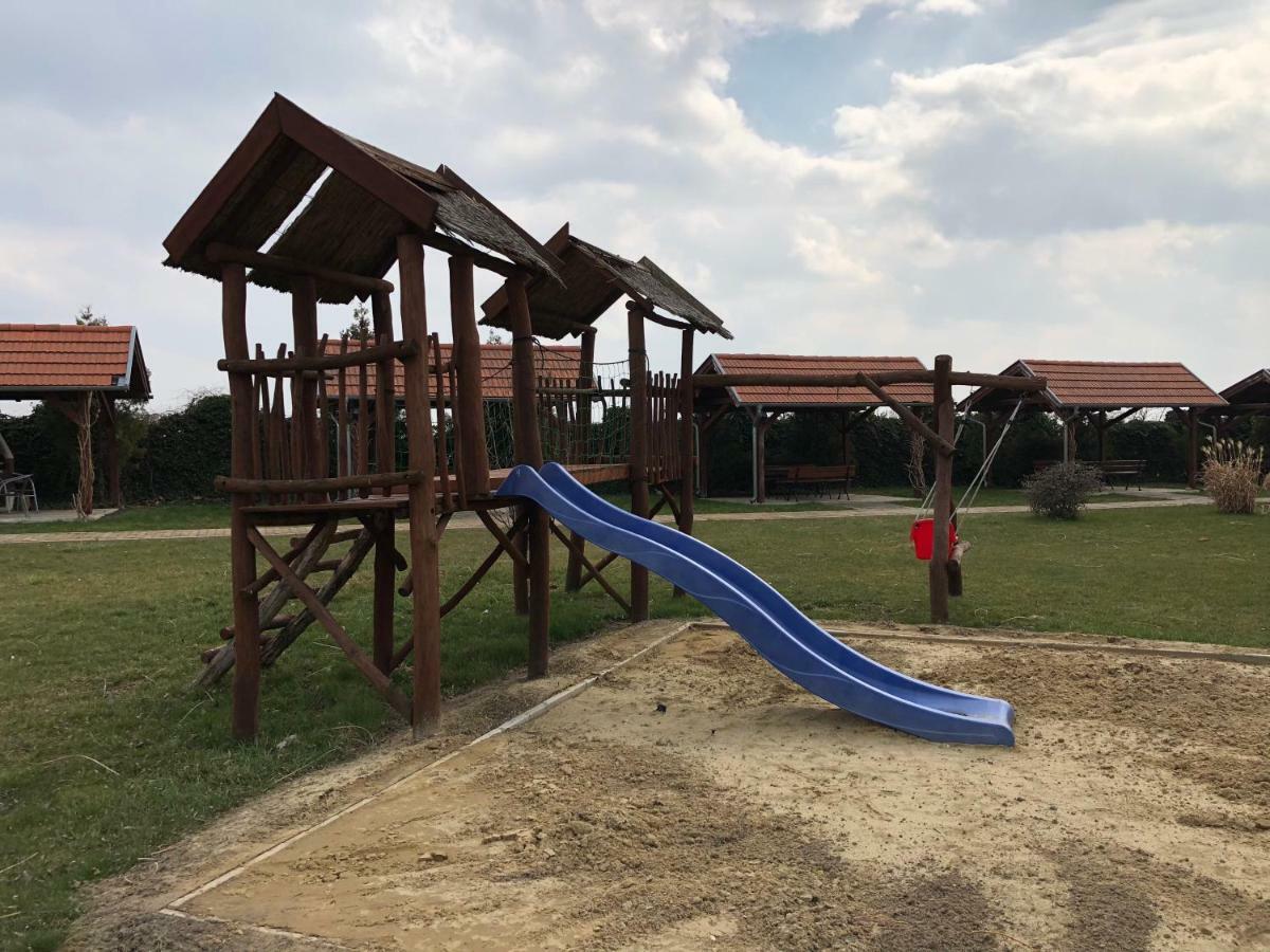 Apartmany Karmon Park Veľký Meder 外观 照片